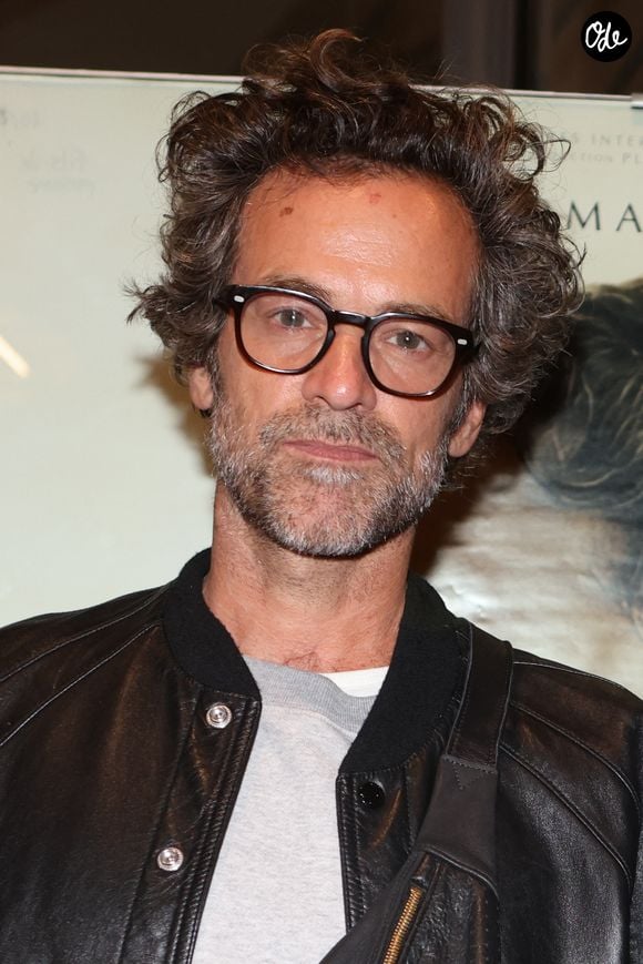 La fibre artistique semble d'ailleurs être une affaire de famille, puisque leur sœur, Caroline Duris, est une pianiste concertiste reconnue.

Exclusif - Romain Duris lors de l'avant-première du film "Fils de Personne" au cinéma UGC Ciné Bordeaux, le 3 juin 2026. 
© Jean-Marc Lhomer / Bestimage