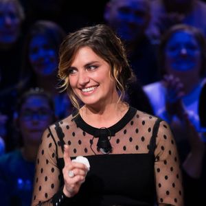 "J’habite aux alentours de Nice, près de la mer, mais j’ai eu un gros coup de cœur pour ce village découvert lors du tournage de la série de TF1 "La Vengeance aux yeux clairs" au col de Vence", a-t-elle confié au magazine "Télé Star". 

Exclusif - Laëtitia Milot - Enregistrement de l'émission "La Boîte à secrets 3" à Paris, présentée par F.Bollaert, et qui sera diffusée le 7 février sur France 3. Le 22 janvier 2020 © Tiziano Da Silva / Bestimage