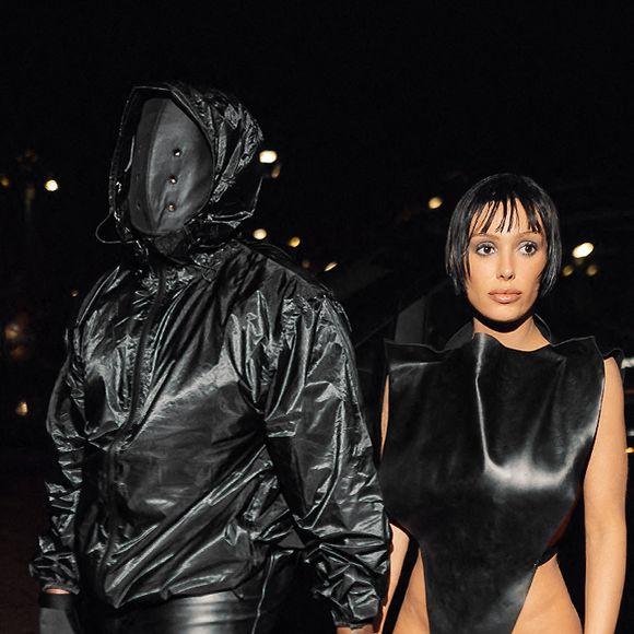 Kanye West et Bianca Censori arrivent au restaurant Nuova Arena où le dîner Marni se déroulait ensemble à Milan, en Italie, le 23 février 2024. ©Splash New/ABACAPRESS.COM