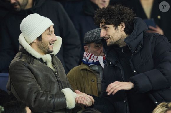 Vianney et Louis Garrel dans les tribunes du match de Ligue 1 McDonald's opposant le Paris Saint-Germain (PSG) à Lyon (3-1) au Parc des Princes à Paris le 15 décembre 2024.