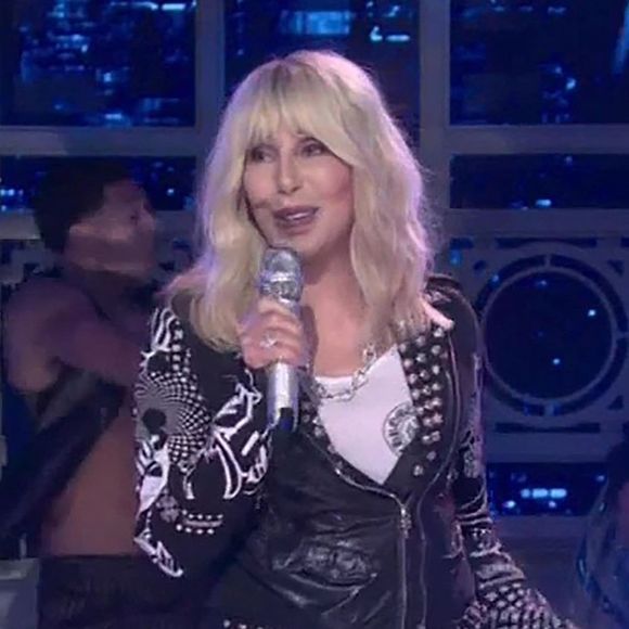 Cher revient au "Saturday Night Live" après 40 ans d'absence avec une performance festive pour les fêtes. 

©Bestimage