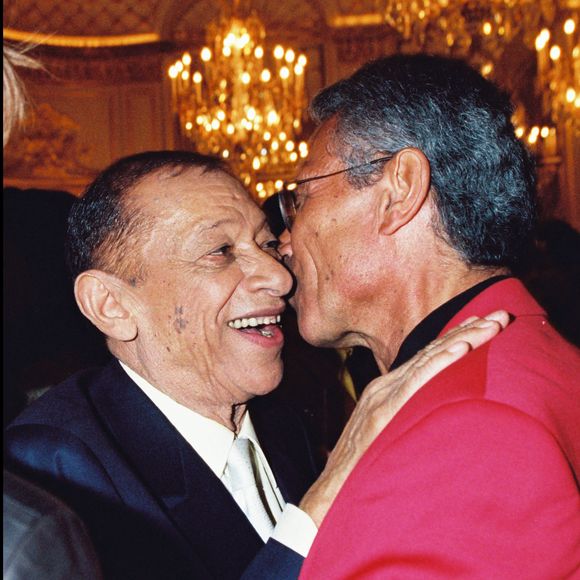 Jean-Marie Périer et son père biologique Henri Salvador à Paris en 2001.
Bestimage