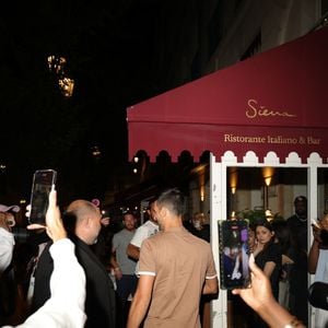 Paris, FRANCE - Le joueur de tennis Novak Djokovic a été vu arrivant au restaurant de Sienne, affichant fièrement sa médaille d’or aux Jeux olympiques de 2024. L’athlète a profité d’un repas de célébration suite à sa récente victoire.
Backgrid USA / Bestimage