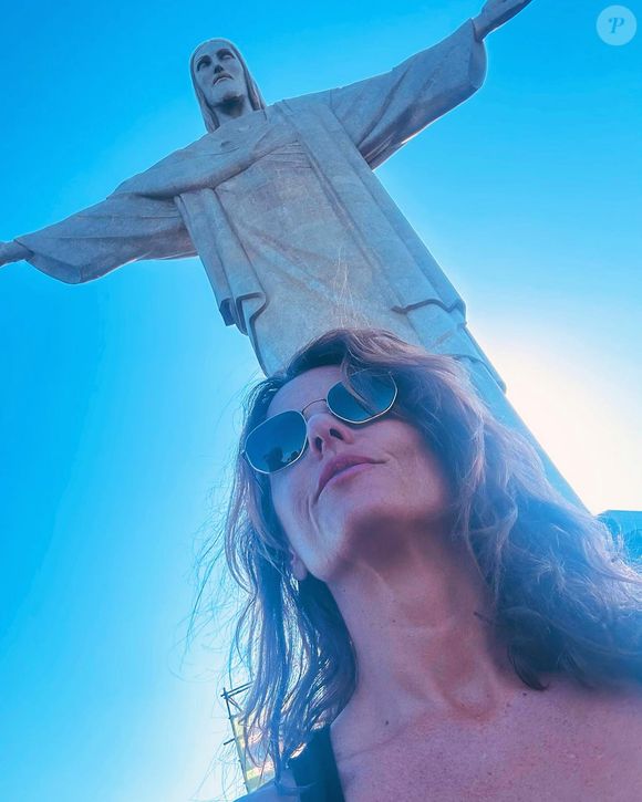 Faustine Bollaert partage des moments de sa vie sur Instagram.