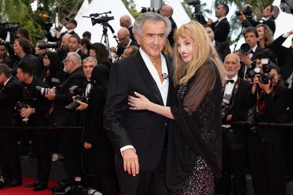 Bernard-Henri Lévy, Arielle Dombasle - Montée des marches du film « Partir un jour » pour la cérémonie d’ouverture du 78ème Festival International du Film de Cannes, au Palais des Festivals à Cannes. Le 13 mai 2025
© Olivier Borde / Bestimage
