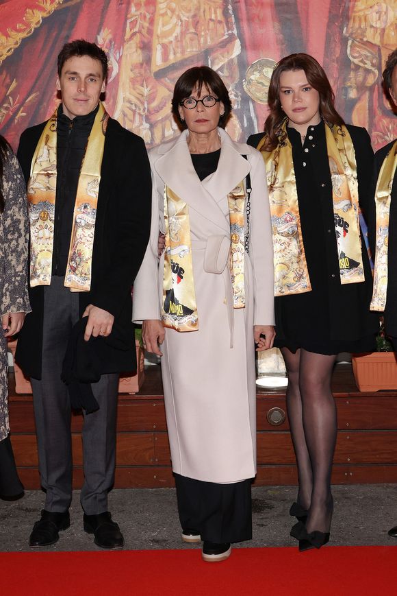 De son côté Camille Gottlieb (née en 1998, fille de Stéphanie et de Jean Raymond Gottlieb) était rayonnante dans une petite robe noire.

La princesse Stéphanie de Monaco, Louis Ducruet et Camille Gottlieb lors de la soirée d'ouverture de la 47ème édition du Festival International du Cirque de Monte-Carlo à Monaco, le 17 janvier 2025. © Jean-Charles Vinaj/Pool Monaco/Bestimage