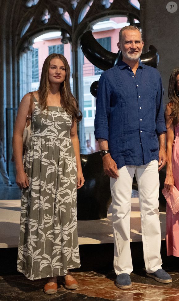 Le roi Felipe VI, la reine Letizia, la princesse héritière Leonor et la princesse Sofia visitent l'exposition "Paysage-Miro" de Joan Miro à La loge de Palma à Majorque, le 5 août 2025. LALO YASKY / BESTIMAGE