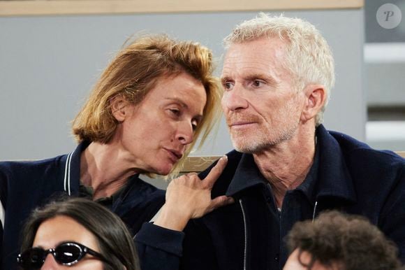 Denis Brogniart et sa femme Hortense dans les tribunes des Internationaux de France de tennis de Roland Garros 2024 à Paris, France, le 31 mai 2024. © Jacovides-Moreau/bestimage