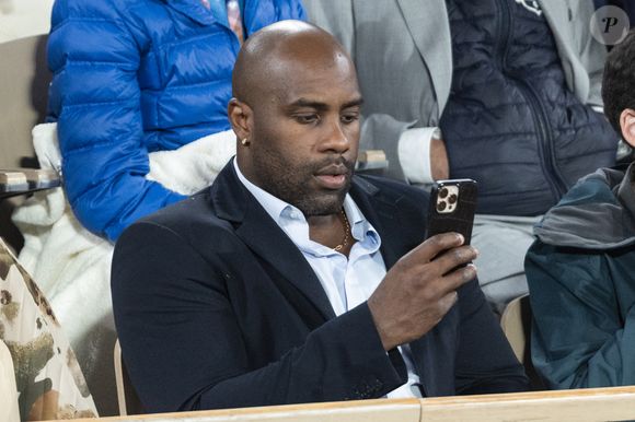 Teddy Riner dans les tribunes lors des Internationaux de France de Tennis de Roland Garros 2025, à Paris, France, le 5 juin 2025. © Jacovides-Moreau/Bestimage