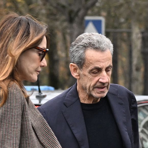 Nicolas Sarkozy et sa femme Carla Bruni vont déjeuner au restaurant Le Flandrin à Paris le lendemain de la sortie de prison de l'ancien président le 11 novembre 2025. Photo par Agence / Bestimage