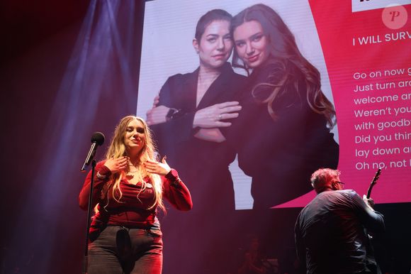 Exclusif - Milla Savarese ( la fille de Emilie Dequenne) perform en live en hommage a sa Mere disparue - 4ème édition du gala "Tous les talents chantent contre le cancer "à l'Olympia à Paris le 20 Juin 2025. © Denis Guignebourg/Bestimage