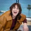 À 54 ans, Charlotte Gainsbourg a piqué le secret de jeunesse des Japonaises : "J’hydrate ma peau avec des bains de..."