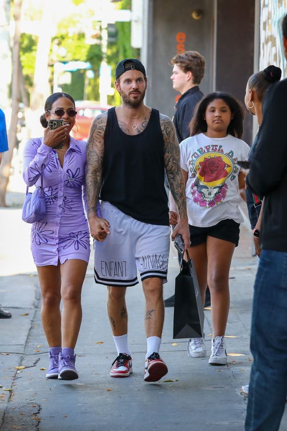 Exclusif - Christina Milian fait du shopping avec sa fille Violet et son mari Matt Pokora (M. Pokora) à Los Angeles le 6 avril 2022.  @Backgrid USA / Bestimage