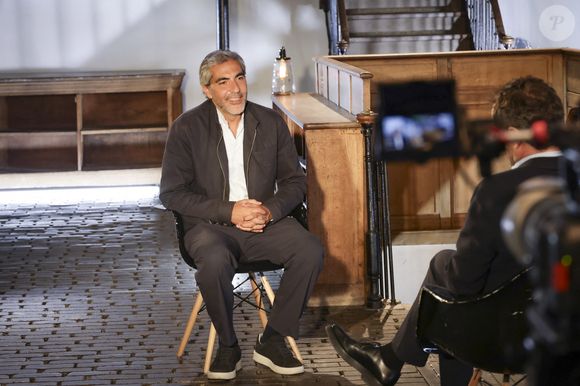 L'acteur refait l'actualité depuis quelques mois avec son nouveau spectacle. Une actualité qu'il évoquera entouré d'adorables toutous.

Exclusif - Ary Abittan pendant l’enregistrement d’Animaux Stars, présenté par B.Montiel et diffusé le 4 octobre 2025 sur Animaux TV, à Paris, France le 3 juillet 2025. © Jack Tribeca/Bestimage