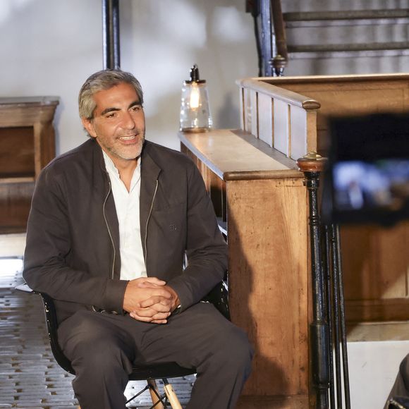L'acteur refait l'actualité depuis quelques mois avec son nouveau spectacle. Une actualité qu'il évoquera entouré d'adorables toutous.

Exclusif - Ary Abittan pendant l’enregistrement d’Animaux Stars, présenté par B.Montiel et diffusé le 4 octobre 2025 sur Animaux TV, à Paris, France le 3 juillet 2025. © Jack Tribeca/Bestimage