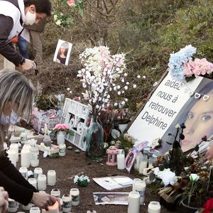 La famille et les proches se sont réunis pour une marche blanche en hommage à Delphine Jubillar, l'infirmière de 33 ans, disparue à Cagnac-les-Mines. Le 19 décembre 2021. © Patrick Bernard / Bestimage