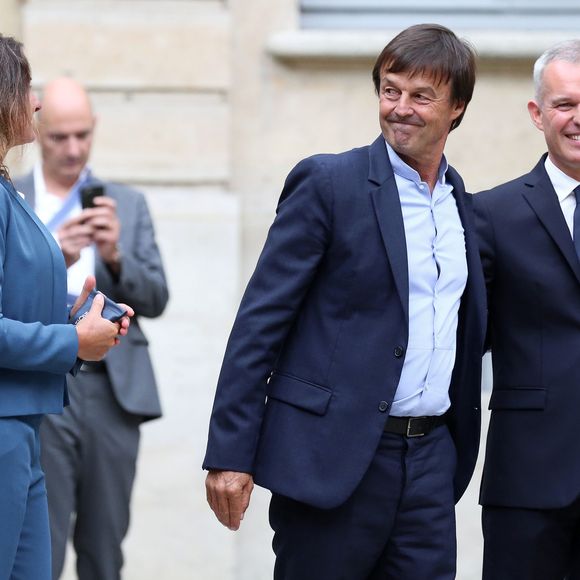 L'affaire n'est toutefois pas terminée
Florence Lasserre, la femme de Nicolas Hulot - Passation de pouvoir entre le ministre de la Transition Ecologique et Solidaire, Nicolas Hulot et son successeur François de Rugy, au ministère de l'Ecologie, hôtel de Roquelaure, à Paris, le 4 septembre 2018.  © Stéphane Lemouton / Bestimage