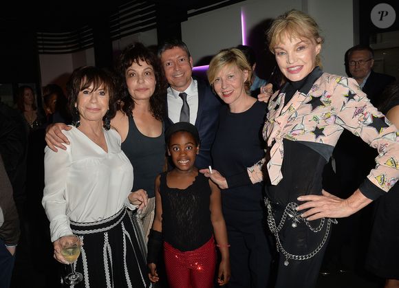 Exclusif - Danièle Evenou, Isabelle Mergault et sa fille Maya, Jacques Sanchez, Chantal Ladesou et Arielle Dombasle - Anniversaire de Jacques Sanchez au restaurant Nolita à Paris le 29 mai 2016. © Veeren/Bestimage
