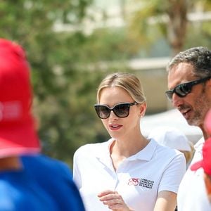 La princesse Charlène de Monaco et Pierre Frolla lors de la journée "Water Safety Day, pour la prévention de la noyade" sur la plage du Larvotto de Monaco, le 17 juin 2025. Cet événement est organisé par sa Fondation, le Centre de Sauvetage Aquatique de Monaco (CSAM) en partenariat avec la Croix-Rouge monégasque. © Claudia Albuquerque/Bestimage