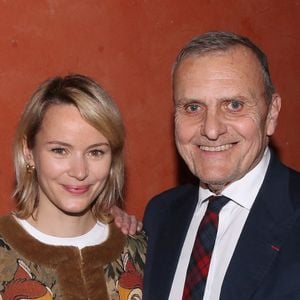 Il y a cinq ans, Jean-Charles de Castelbajac est devenu père d'une petite Eugénie, fruit de son amour pour Pauline, de 40 ans sa cadette.
Exclusif - Pauline de Drouas et Jean-Charles de Castelbajac au gala pour la Fondation Recherche Alzheimer à l'Olympia à Paris, le 14 mars 2022.
Photo : Bertrand Rindoff / Bestimage