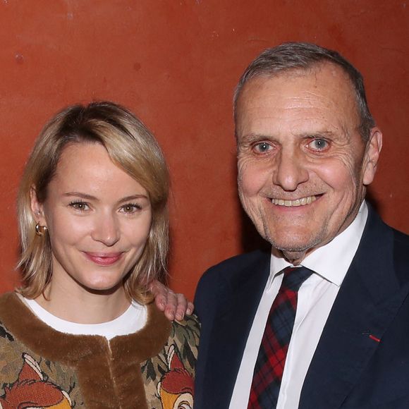Il y a cinq ans, Jean-Charles de Castelbajac est devenu père d'une petite Eugénie, fruit de son amour pour Pauline, de 40 ans sa cadette.

Exclusif - Pauline de Drouas et Jean-Charles de Castelbajac au gala pour la Fondation Recherche Alzheimer à l'Olympia à Paris, le 14 mars 2022. 

Photo : Bertrand Rindoff / Bestimage