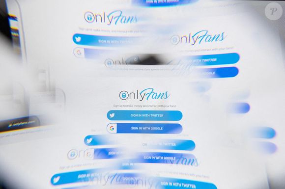 Logo onlyfans sur l'écran d'un ordinateur portable vu à travers un prisme optique. Image éditoriale illustrative de ONLYFANS.C Photo by Alamy/ABACAPRESS.COM