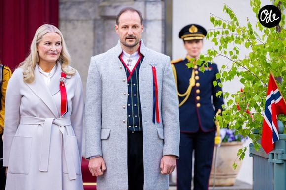 À Oslo, en Norvège, la princesse héritière Mette-Marit, le prince héritier Haakon et le prince Sverre Magnus ont été aperçus participant aux célébrations de la Fête de la Constitution norvégienne à leur résidence de Skaugum, le 17 mai 2026, à Oslo.
Backgrid USA / Bestimage