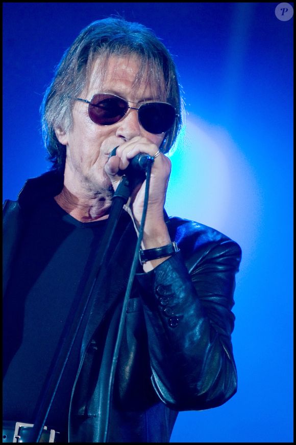 Jacques Dutronc a même des palettes de nourritures pour chat chez lui.

Festival des Vieilles Charrues