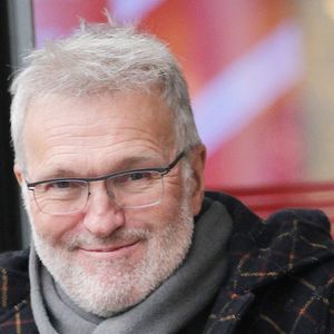 Laurent Ruquier à la sortie de l'émission "Les Grosses Têtes" aux studios RTL à Neuilly-sur-Seine, France, le 21 novembre 2022. © Jonathan Rebboah/Panoramic/Bestimage