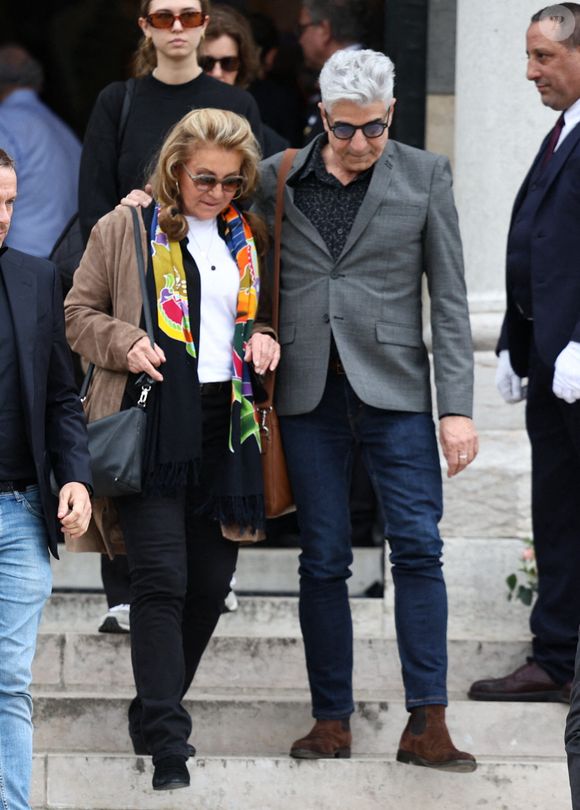 Sheila quittant la cérémonie d'enterrement de la chanteuse française Françoise Hardy au crématorium du Père Lachaise à Paris, France, le 20 juin 2024. Photo par Raphael Lafargue/ABACAPRESS.COM
