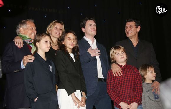 Jean-Stanislas Poniatowski (père de Sarah), Sarah Lavoine, Giulia (fille d'Anne Marcassus), Marc Lavoine et ses fils Roman et Milo - Le chanteur Marc Lavoine inaugure sa statue de cire au Musée Grévin à Paris le 1er février 2016. ©Denis Guignebourg/Bestimage