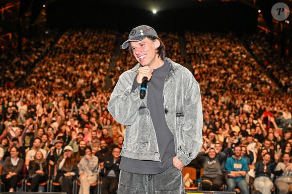 Si Orelsan a bien été relaxé par la justice en 2018, l'affaire reste une période difficile de sa carrière. 

Orelsan présente la Japanime Night (4 films d'animation japonais à la suite) devant 5000 personnes lors du 17ème Festival Lumière à Lyon, France, le 18 octobre 2025. Photo by Julien Reynaud/APS-Medias/ABACAPRESS.COM