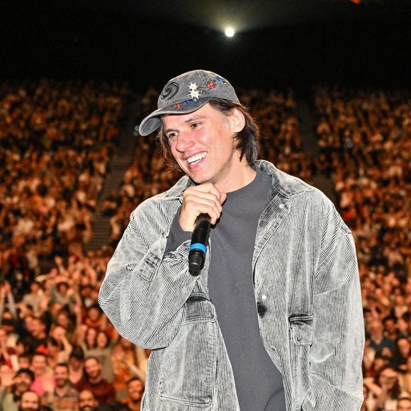 Si Orelsan a bien été relaxé par la justice en 2018, l'affaire reste une période difficile de sa carrière. 

Orelsan présente la Japanime Night (4 films d'animation japonais à la suite) devant 5000 personnes lors du 17ème Festival Lumière à Lyon, France, le 18 octobre 2025. Photo by Julien Reynaud/APS-Medias/ABACAPRESS.COM
