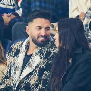 Nabilla et Thomas Vergara - dans les tribunes lors du match de football Ligue 1 Uber Eats opposant le PSG à l'OM (4-0) au Parc des Princes à Paris le 24 septembre 2023. © Cyril Moreau/Bestimage