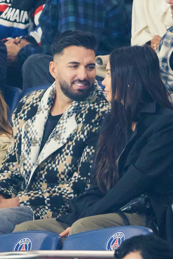 Nabilla et Thomas Vergara - dans les tribunes lors du match de football Ligue 1 Uber Eats opposant le PSG à l'OM (4-0) au Parc des Princes à Paris le 24 septembre 2023. © Cyril Moreau/Bestimage