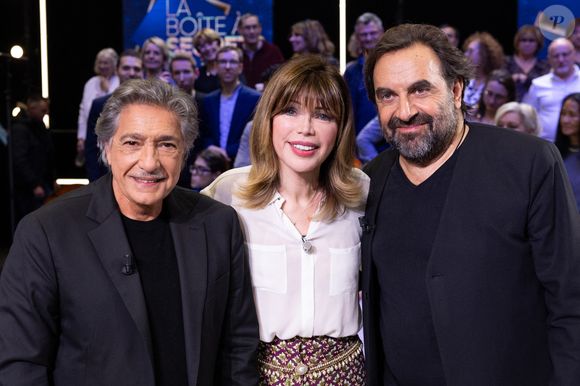 Exclusif - Frédéric François, André Manoukian, Isabelle Morizet (Karen Cheryl) en backstage de l'enregistrement de l'émission "La Boîte à secrets", présentée par F.Bollaert et diffusée le 16 janvier 2026 sur France 3, dans les studios du Lendit à Saint-Denis, France, le 16 décembre 2025. © Cyril Moreau/Bestimage