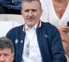 Une coupure suffisamment importante pour nécessiter une intervention au bloc opératoire.

Elie Semoun assiste à la 15e journée de Roland-Garros 2026 au parc Roland-Garros, le 7 juin 2026 à Paris, en France. Photo de Laurent Zabulon/ABACAPRESS.COM