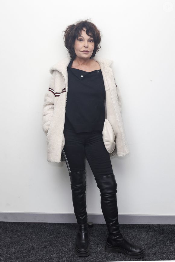 Et comment Isabelle Mergault s'est rapprochée de son marie. 
Isabelle Mergault - Rendez-vous - Enregistrement de l'émission "100% Logique", présentée par C.Féraud et diffusée le 9 mars sur France 2. Jack Tribeca / Bestimage