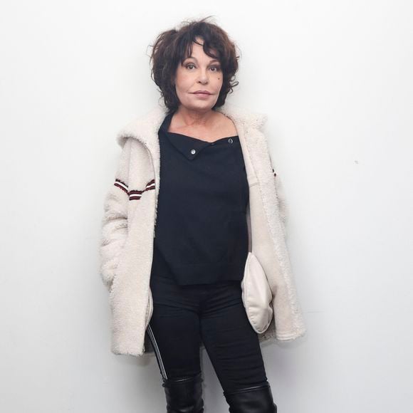 Et comment Isabelle Mergault s'est rapprochée de son marie. 
Isabelle Mergault - Rendez-vous - Enregistrement de l'émission "100% Logique", présentée par C.Féraud et diffusée le 9 mars sur France 2. Jack Tribeca / Bestimage