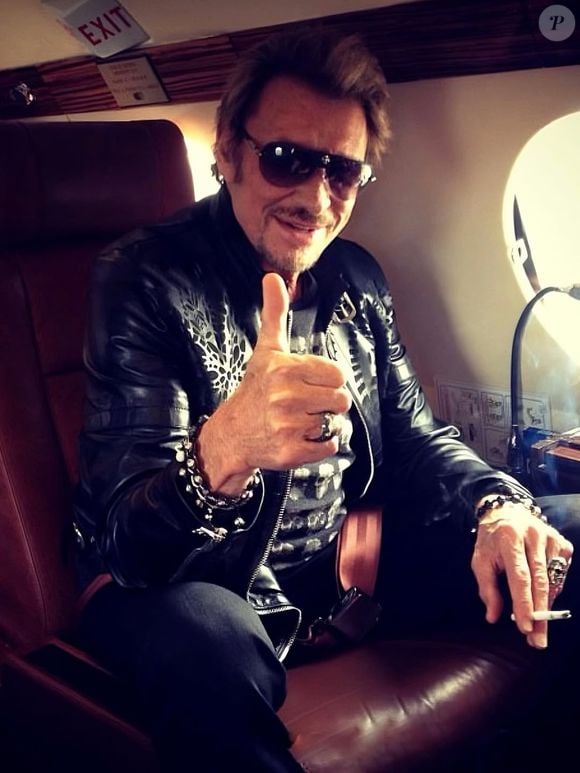 Malgré l’héritage familial, Cameron avance discrètement et construit peu à peu sa propre identité artistique.

Cameron Smet a publié plusieurs photos dans un post Instagram le 13 novembre 2025.