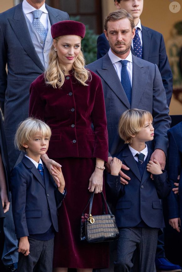 La décoration d'origine fut préservée bien que le Pacha III fut entièrement restauré. Il fut baptisé ainsi en clin d'oeil à Andrea, Charlotte et Pierre, les trois aînés de Caroline de Monaco.  

Pierre Casiraghi et sa femme Béatrice Borromeo avec leurs fils Stefano Casiraghi et Francesco Casiraghi - La famille princière monégasque dans la cour d'honneur du palais lors de la la fête nationale à Monaco, le 19 novembre 2023 © Olivier Huitel / Pool Monaco / Bestimage