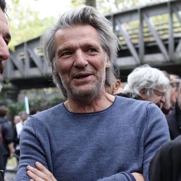 Et il s'est dévoilé depuis une chambre d'hôpital.

Yvan Le Bolloc'h -  Manifestation après que les syndicats CGT et FO ont appelé à une grève nationale pour une augmentation des salaires, et contre la réquisition par le gouvernement des raffineries de carburant pour forcer certains grévistes à rouvrir des dépôts de carburant. © Stéphane Lemouton/Bestimage