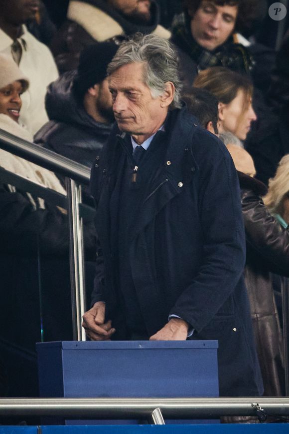 Nicolas de Tavernost - Célébrités dans les tribunes lors du match de Ligue 1 McDonald's opposant le Paris Saint-Germain (PSG) à l'Olympique de Marseille (OM) - (3-1) au Parc des Princes à Paris le 16 mars 2025. © Cyril Moreau/Bestimage