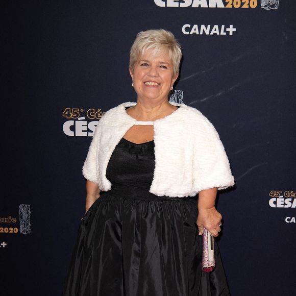 Mimie Mathy pose sur le tapis rouge de la cérémonie des César du cinéma 2020 pour un épisode de 'Call my agent' à la salle Pleyel à Paris le 28 février 2020 à Paris, France. Photo par David Niviere/ABACAPRESS.COM