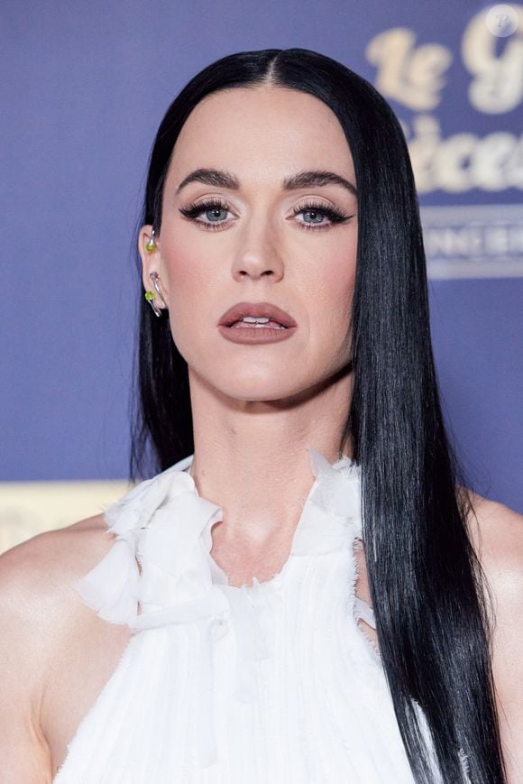 Exclusif - Katy Perry au photocall du "Gala des pièces jaunes, le concert événement" à La Défense Arena à Nanterre le 23 janvier 2025. Le gala des Pièces Jaunes 2025 sera diffusé le 28 janvier, sur France 2 et sur la plateforme France.Tv. © Jacovides / Moreau / Bestimage