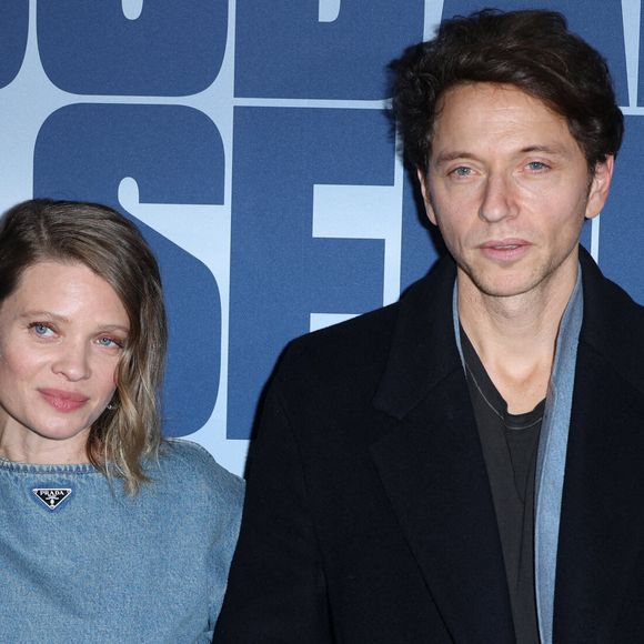 Mélanie Thierry et Raphaël assistent à la première de "Soudain Seuls" à l'UGC Normandie à Paris, le 4 décembre 2023. P

hoto : Jerôme Dominé / ABACAPRESS.COM