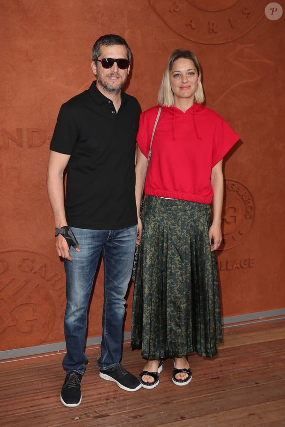Guillaume Canet et Marion Cotillard au village lors des internationaux de tennis de Roland Garros à Paris, le 10 juin 2018.
© Moreau-Jacovides/Bestimage