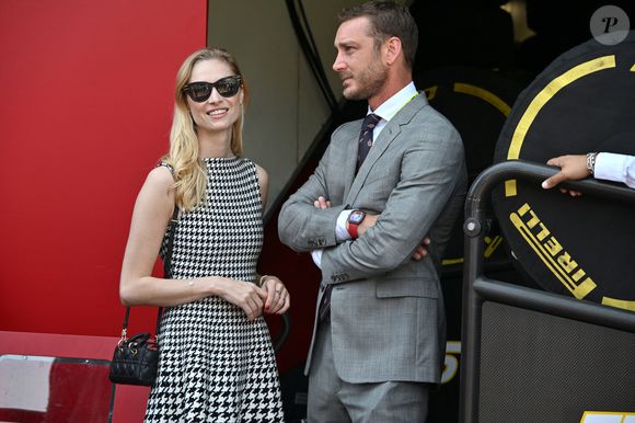 Son mariage en 2015 avec Pierre Casiraghi lui a permis de concilier vie de famille et indépendance professionnelle. 

Beatrice Borromeo et Pierre Casiraghi lors du Grand Prix de Formule 1 (F1) de Monaco, le 26 mai 2024. © Bruno Bebert/Bestimage
Celebrities during the Formula 1 (F1) Monaco Grand Prix, May 26, 2024.