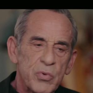 Ce témoignage poignant lève le voile sur un homme resté fidèle à lui-même jusqu’au bout, entre contrôle de son image et vérité crue.

Capture d'écran du documentaire "La face cachée de l'Homme en Noir" sur TF1