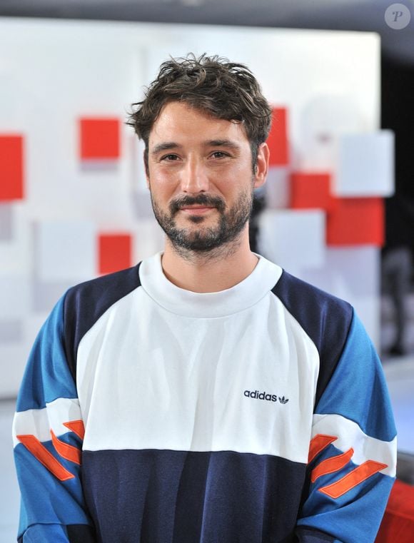 Jérémy Frérot dévoile une chanson sur sa séparation d’avec Laure Manaudou !
Trois ans après son deuxième album, le chanteur revient ce lundi avec un titre touchant, « Adieu », dans lequel il chante sa rupture avec la nageuse et leur nouvelle vie de parents séparés de deux enfants. Guillaume Gaffiot/Bestimage